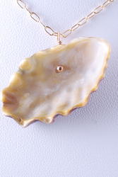 Delicate Shell Pendant Necklace